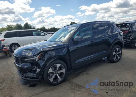 2025 Volvo Xc40 Plus z USA, uszkodzony, nr VIN YV4L12UCXS2606193